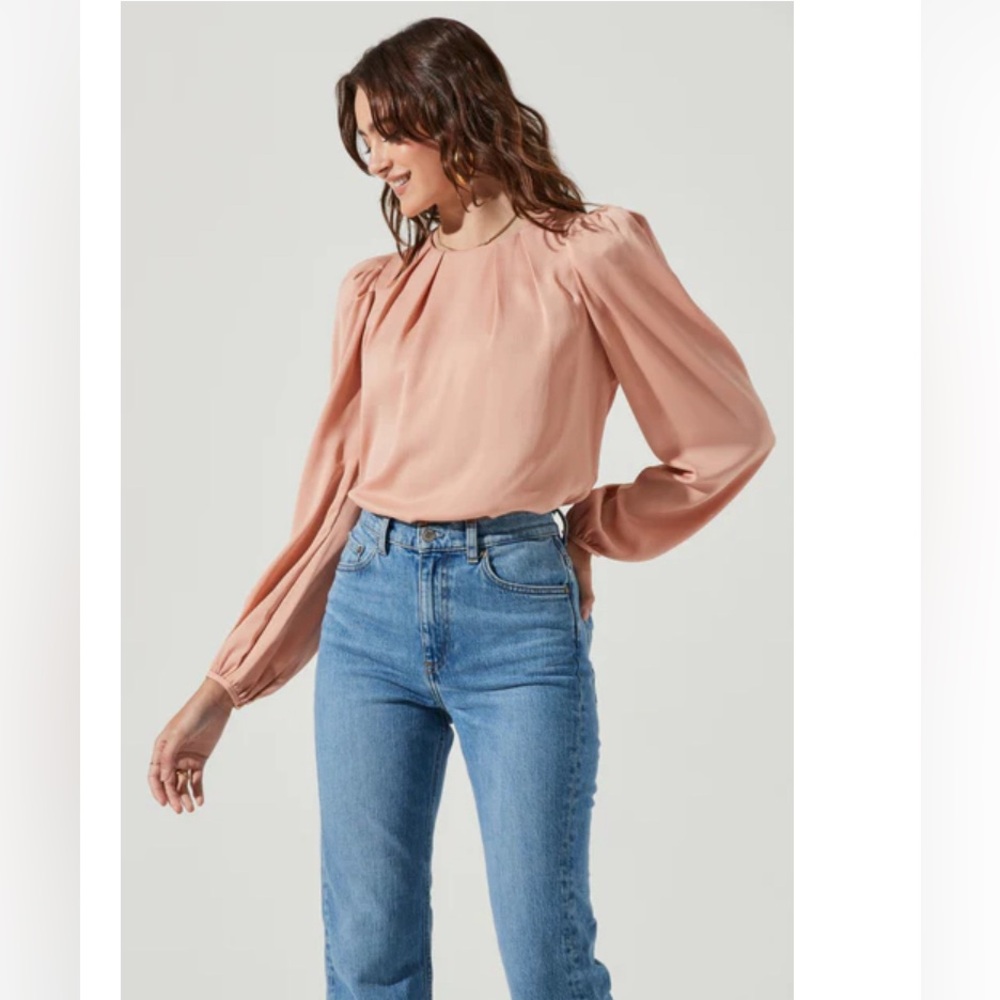 Puff Shoulder Long Sleeve Top